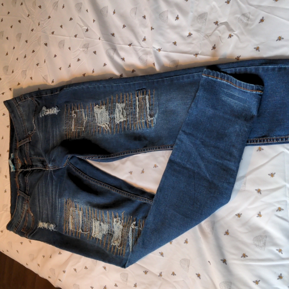 Skinny jeans, distressed, 9/10